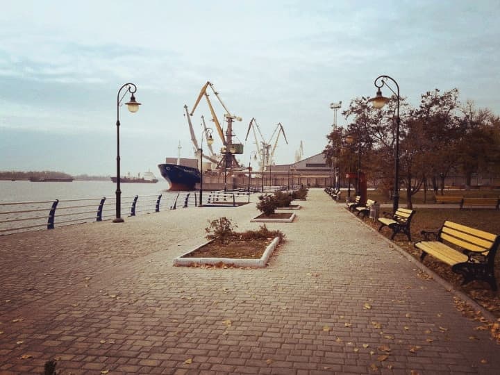 набережная, город