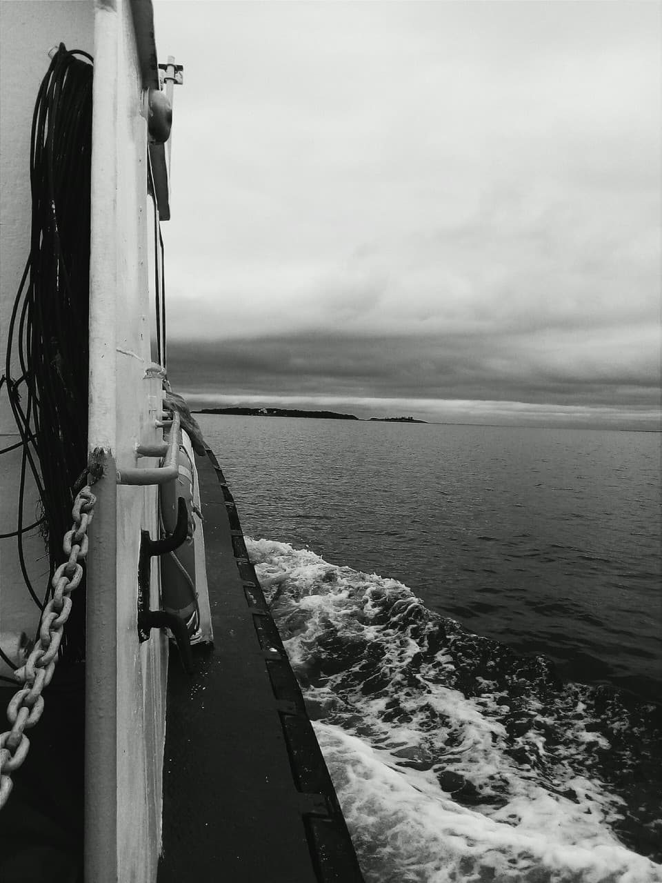 море