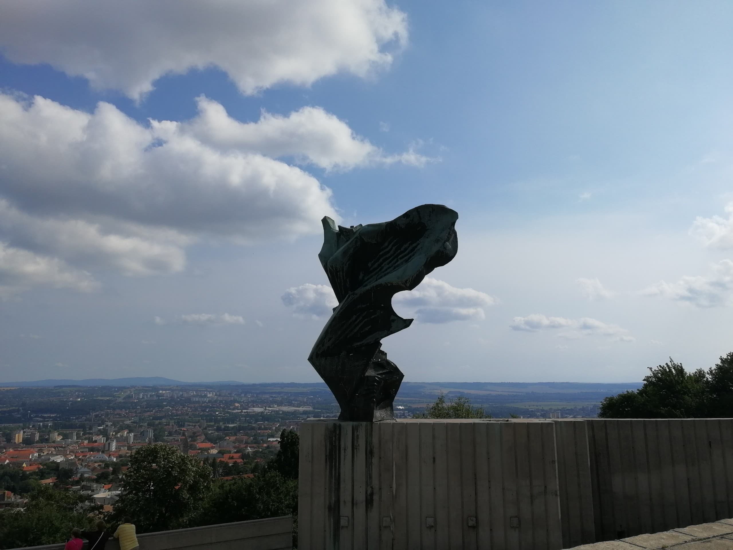 statue