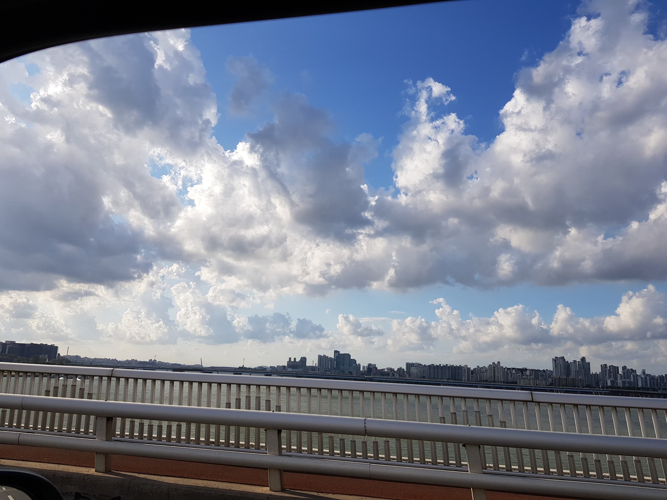 하늘 구름 sky