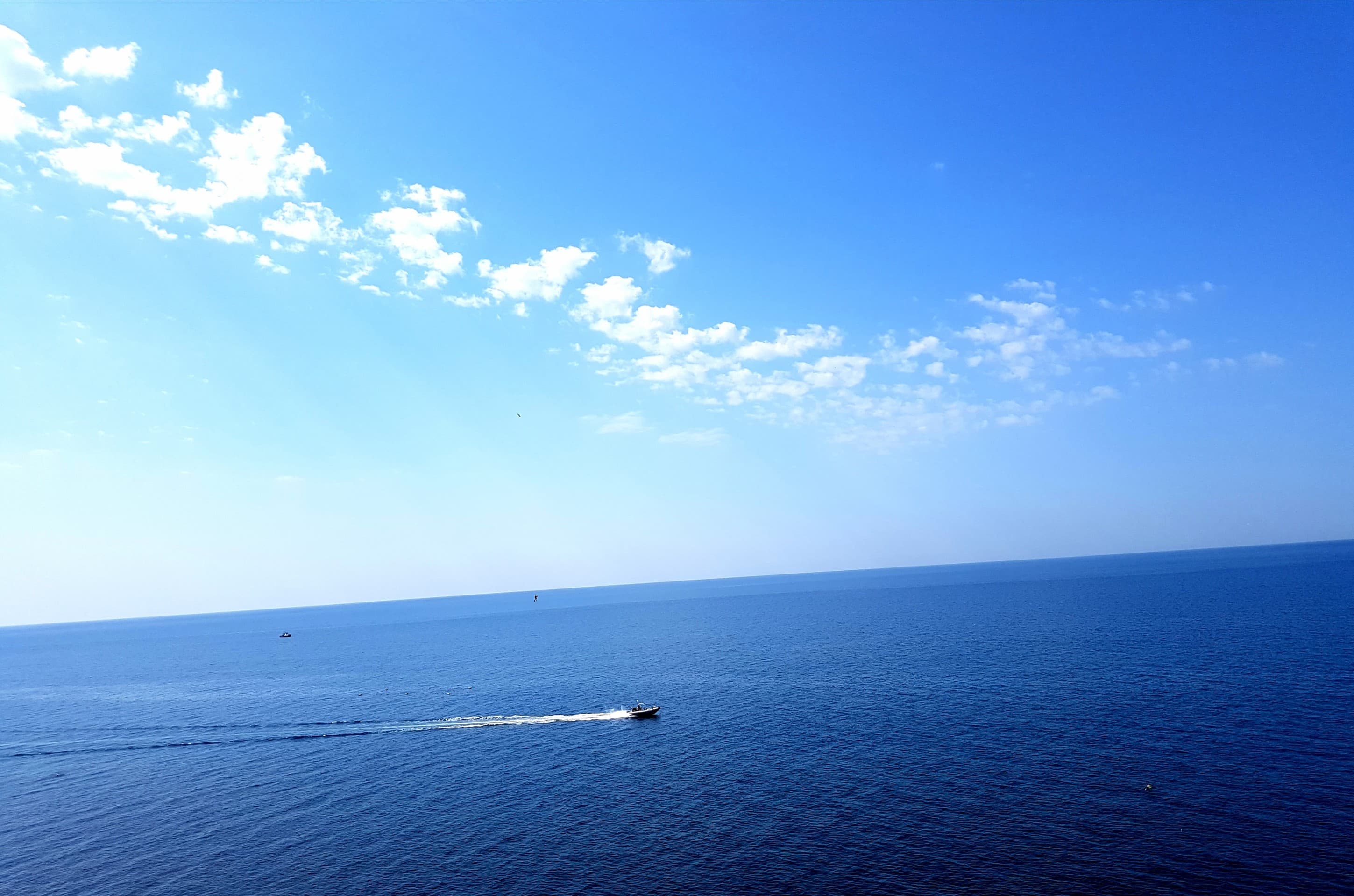 море