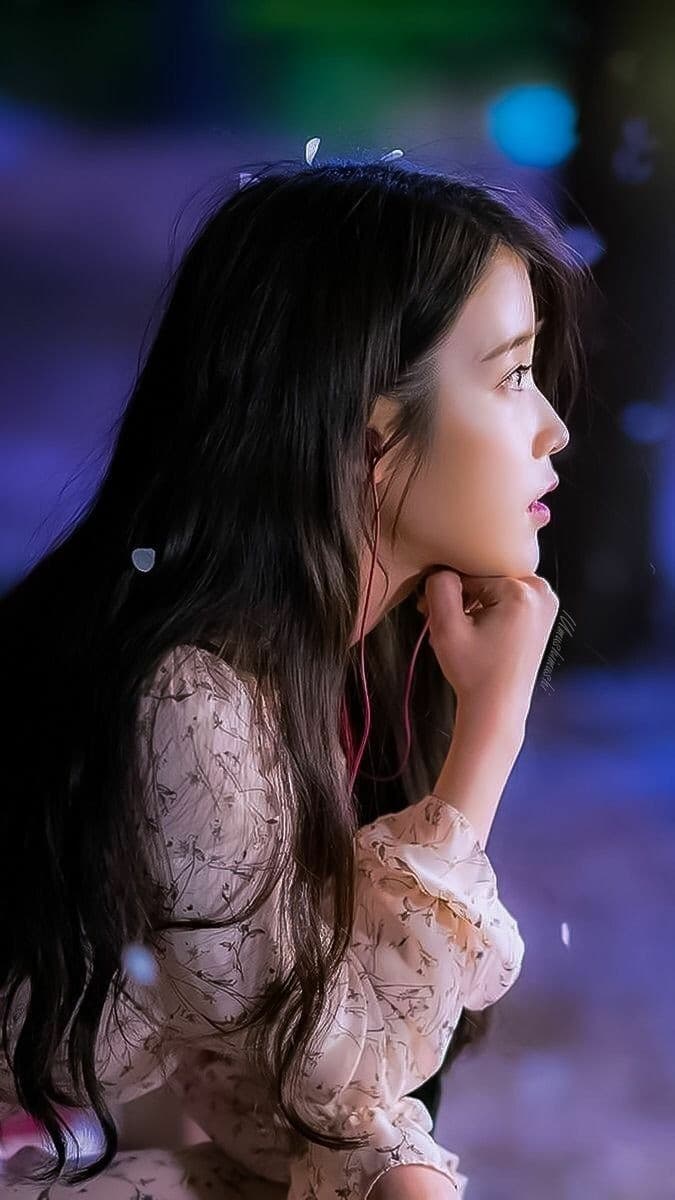 IU