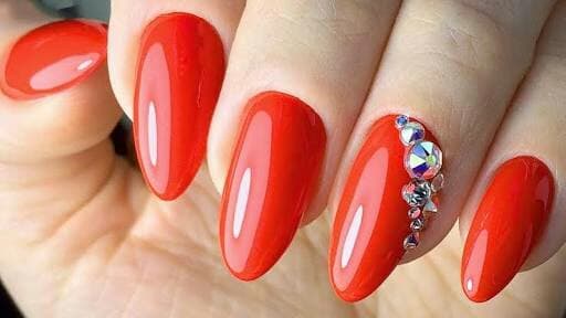 nails