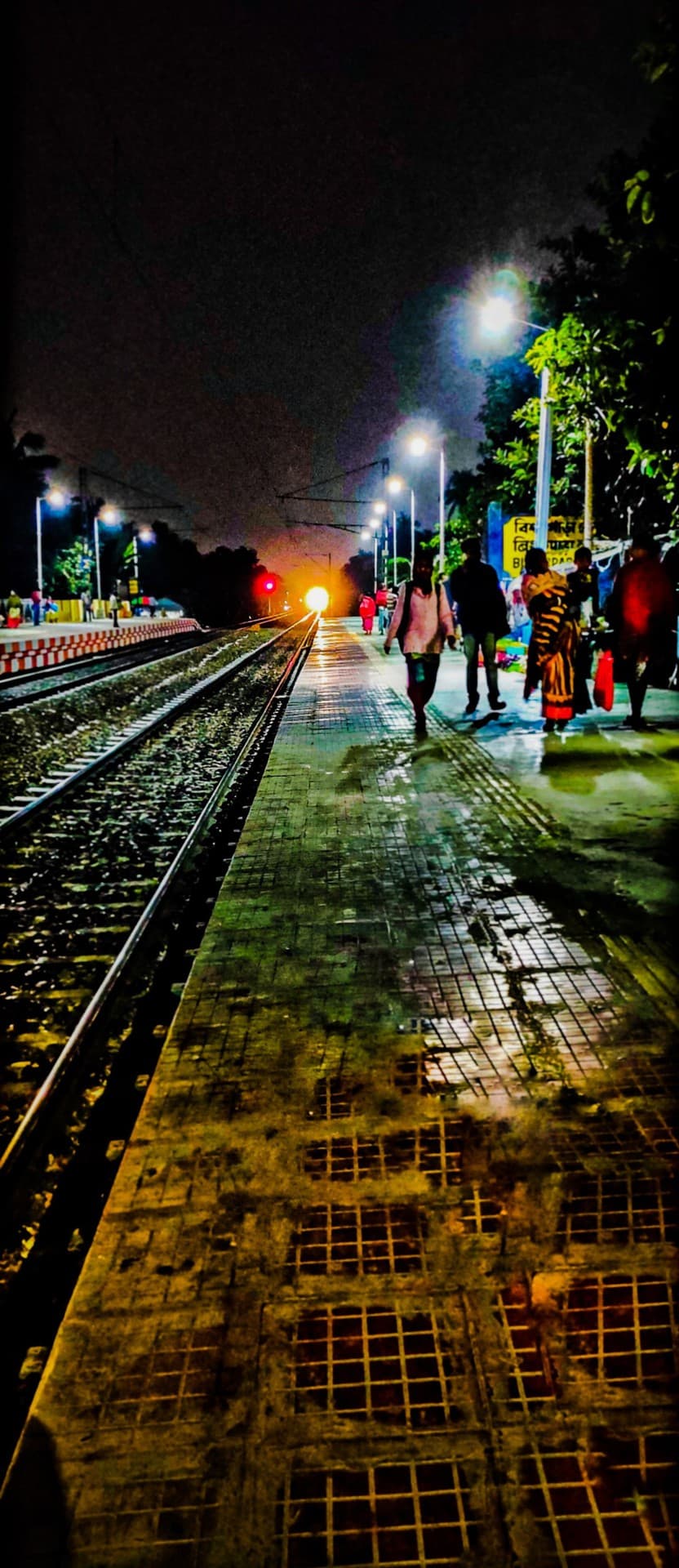 The Moment When Train Enter In The Station